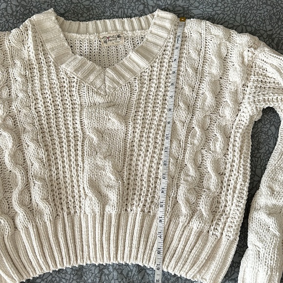 Poof Apparel Women’s Ivory Sweater Size Small - Picture 3 of 6